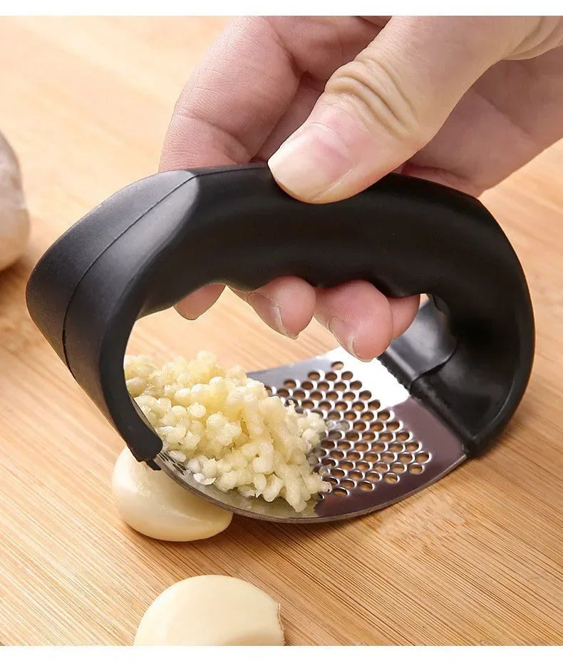 ESMAGADOR DE ALHO MULTIUSO ( Multi-Function Manual Garlic Press, Aço inoxidável curvo imprensa, moagem Slicer, Chopper, Home Cooking Gadgets Ferramenta )