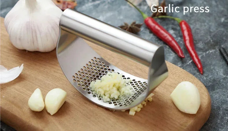 ESMAGADOR DE ALHO MULTIUSO ( Multi-Function Manual Garlic Press, Aço inoxidável curvo imprensa, moagem Slicer, Chopper, Home Cooking Gadgets Ferramenta )